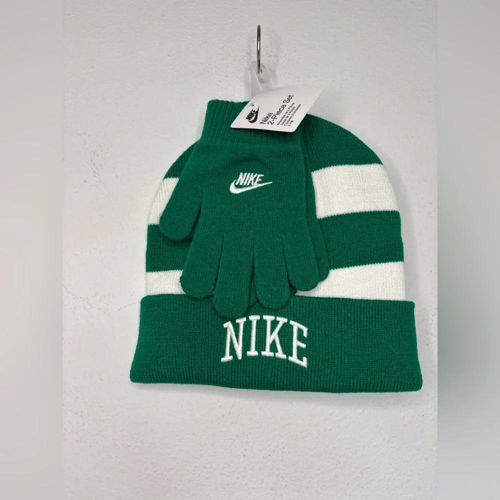 NIKE KIDS CHUNKY STRIPE GREEN TWO PIECE HAT AND GLOVE SET ONE SIZE